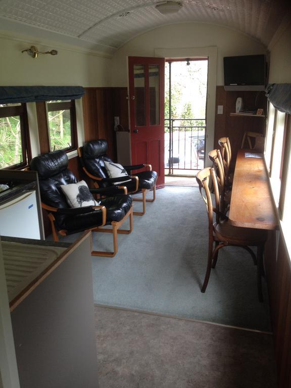 Woodlyn Park Motel ไวโตโมเคฟส์ ภายนอก รูปภาพ